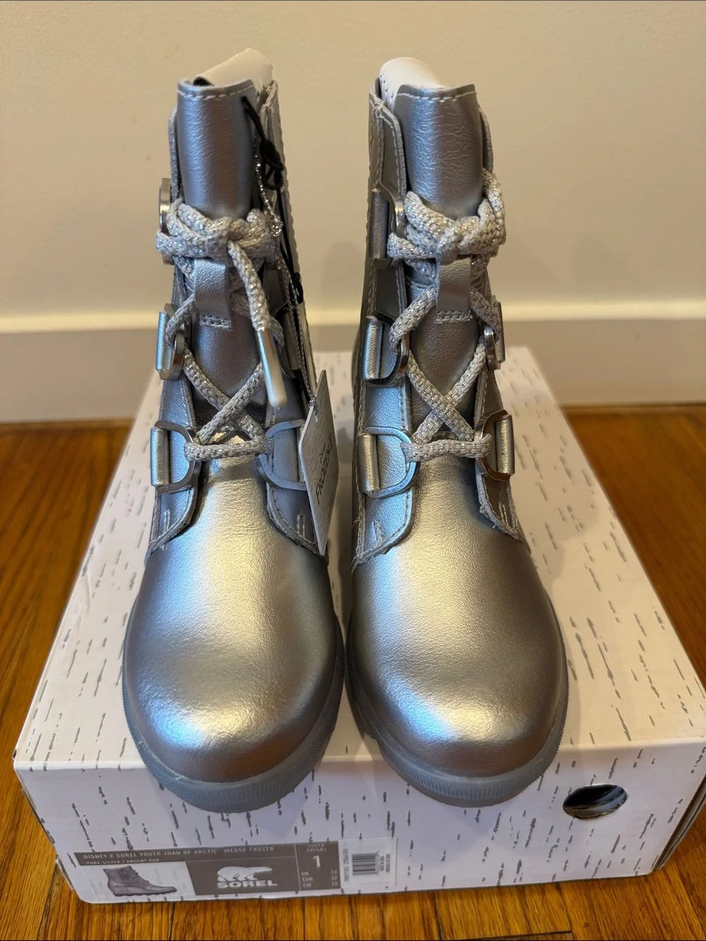 NWT Disney x SOREL Youth Joan of Arctic Wedge Frozen Boots Pure Silver Size 1